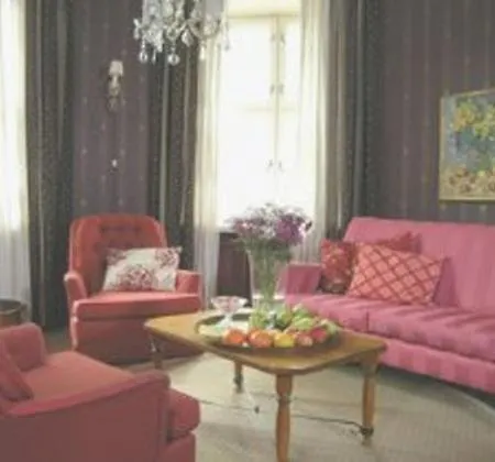 Private Apartment *
